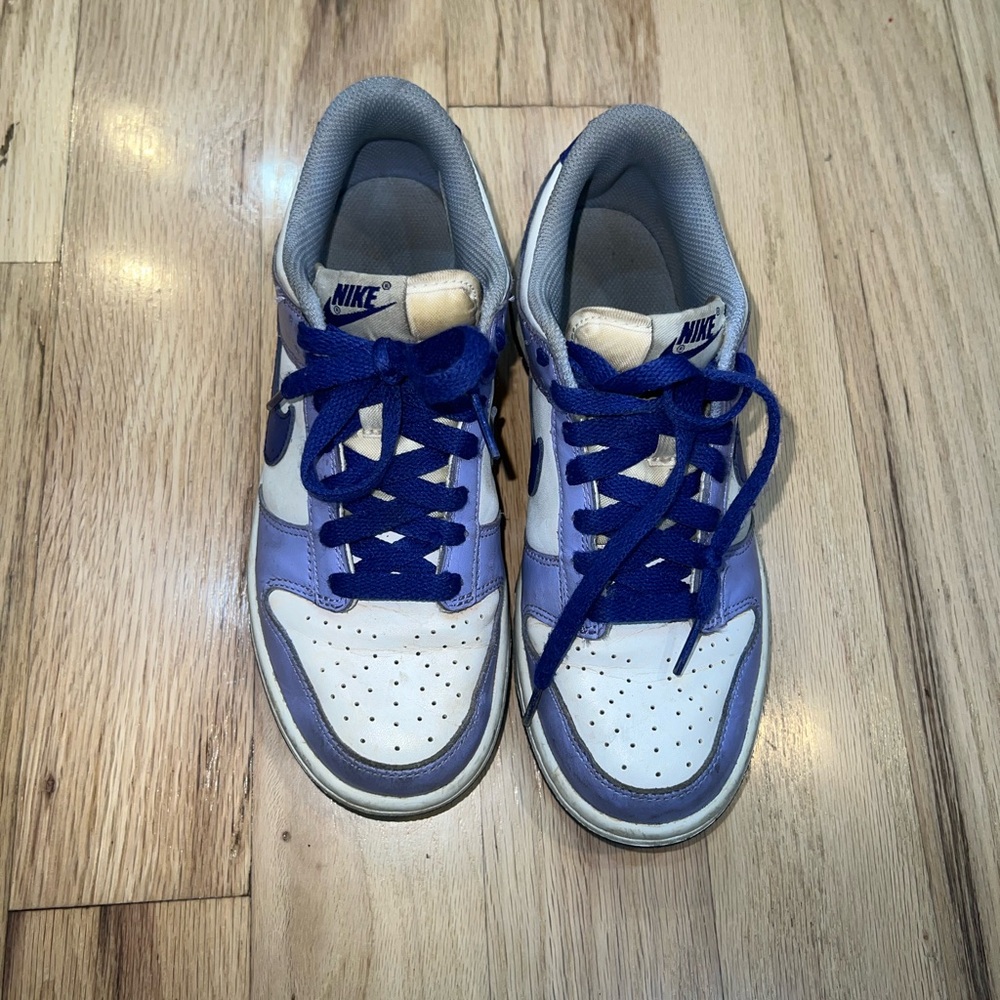 Nike White and Purple Sneakers Classic Design
